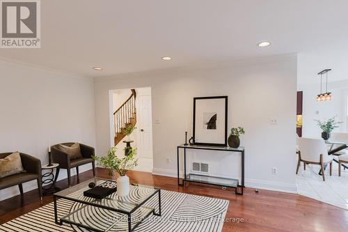 5392 Champlain Trail, Mississauga, ON - Indoor Photo Showing Living Room