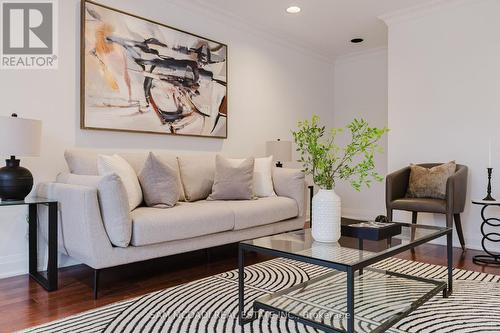 5392 Champlain Trail, Mississauga, ON - Indoor Photo Showing Living Room