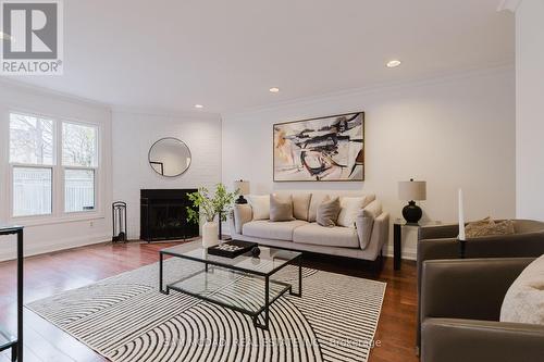 5392 Champlain Trail, Mississauga, ON - Indoor Photo Showing Living Room