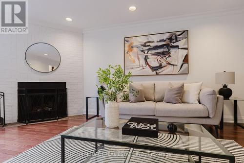 5392 Champlain Trail, Mississauga, ON - Indoor Photo Showing Living Room With Fireplace