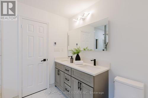 5392 Champlain Trail, Mississauga, ON - Indoor Photo Showing Bathroom