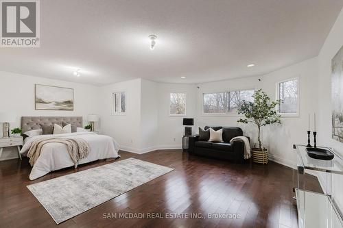 5392 Champlain Trail, Mississauga, ON - Indoor Photo Showing Bedroom