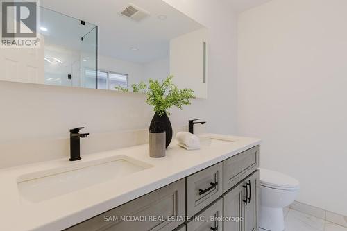 5392 Champlain Trail, Mississauga, ON - Indoor Photo Showing Bathroom