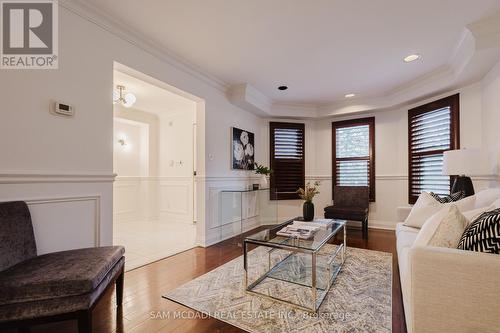 5392 Champlain Trail, Mississauga, ON - Indoor Photo Showing Living Room