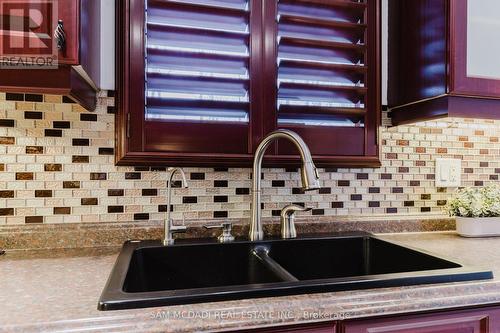 5392 Champlain Trail, Mississauga, ON - Indoor Photo Showing Kitchen With Double Sink