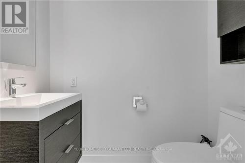 1610 - 20 Daly Avenue, Ottawa, ON - Indoor Photo Showing Bathroom