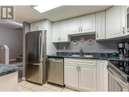 2050 Qu'Appelle Boulevard Unit# 24, Kamloops, BC - Indoor Photo Showing Kitchen With Double Sink