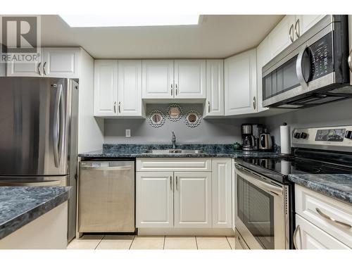 2050 Qu'Appelle Boulevard Unit# 24, Kamloops, BC - Indoor Photo Showing Kitchen With Double Sink