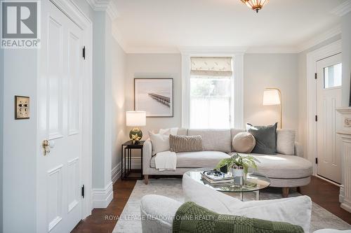 49 James Street, Milton, ON - Indoor Photo Showing Living Room