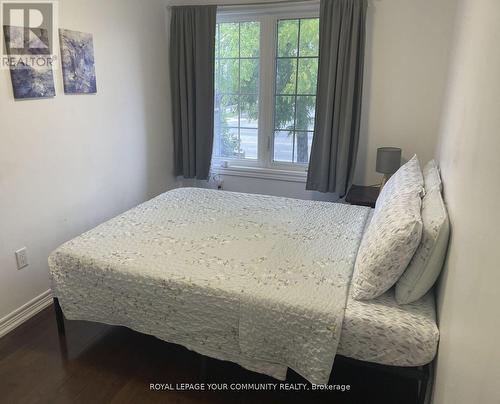 11 - 9205 Bathurst Street, Richmond Hill, ON - Indoor Photo Showing Bedroom