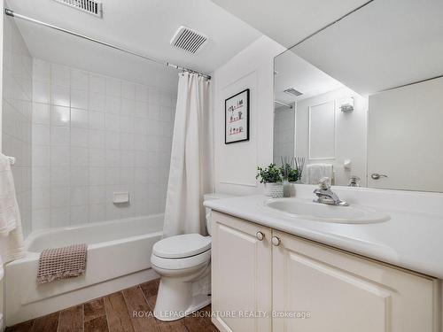 53 Parkhurst Blvd E, Toronto, ON - Indoor Photo Showing Bathroom