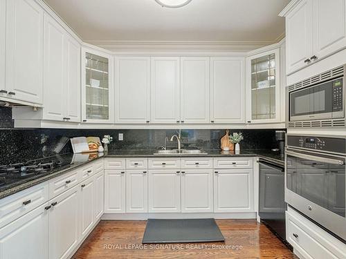 53 Parkhurst Blvd E, Toronto, ON - Indoor Photo Showing Kitchen