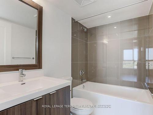 1207-7 Mabelle Ave, Toronto, ON - Indoor Photo Showing Bathroom