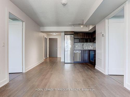 1207-7 Mabelle Ave, Toronto, ON - Indoor Photo Showing Kitchen