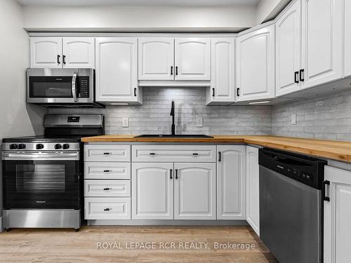 34 Ivybridge Dr, Brampton, ON - Indoor Photo Showing Kitchen