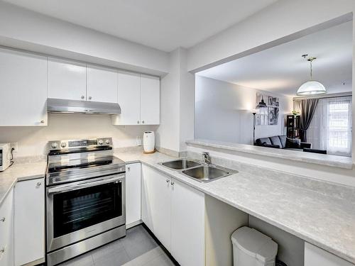 Kitchen - 201-6840 Av. Fielding, Montréal (Côte-Des-Neiges/Notre-Dame-De-Grâce), QC - Indoor Photo Showing Kitchen With Double Sink