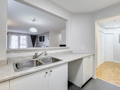 Kitchen - 201-6840 Av. Fielding, Montréal (Côte-Des-Neiges/Notre-Dame-De-Grâce), QC - Indoor Photo Showing Kitchen With Double Sink