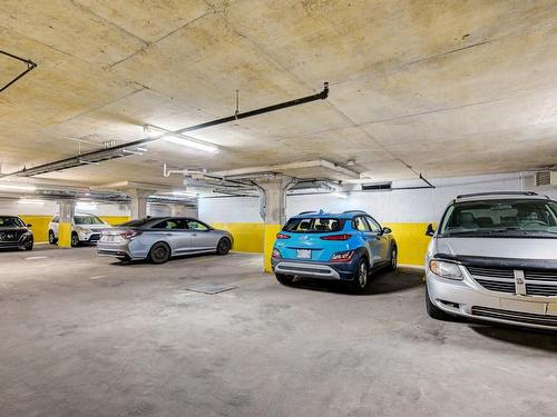 Garage - 201-6840 Av. Fielding, Montréal (Côte-Des-Neiges/Notre-Dame-De-Grâce), QC - Indoor Photo Showing Garage