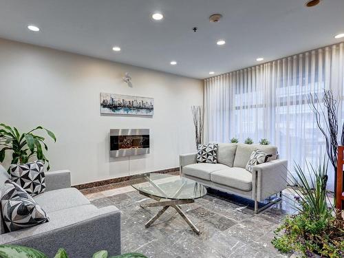 Interior - 201-6840 Av. Fielding, Montréal (Côte-Des-Neiges/Notre-Dame-De-Grâce), QC - Indoor Photo Showing Living Room With Fireplace