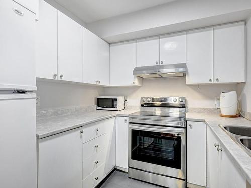 Kitchen - 201-6840 Av. Fielding, Montréal (Côte-Des-Neiges/Notre-Dame-De-Grâce), QC - Indoor Photo Showing Kitchen With Double Sink