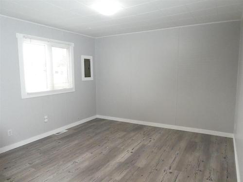 208 Third Ave Se, Geraldton, ON - Indoor Photo Showing Other Room