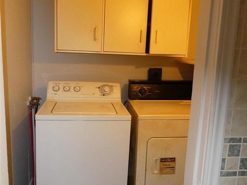 208 Third Ave Se, Geraldton, ON - Indoor Photo Showing Laundry Room