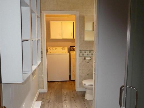 208 Third Ave Se, Geraldton, ON - Indoor Photo Showing Laundry Room