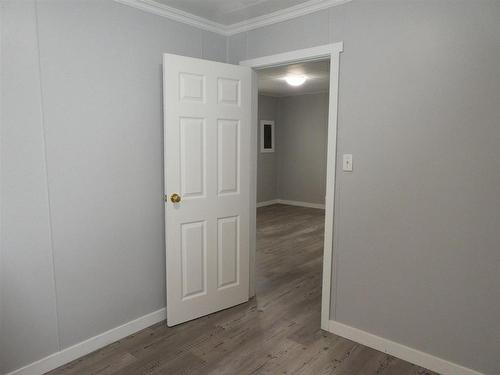 208 Third Ave Se, Geraldton, ON - Indoor Photo Showing Other Room