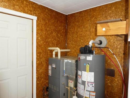 208 Third Ave Se, Geraldton, ON - Indoor Photo Showing Basement