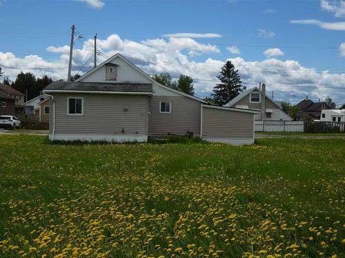 208 Third Ave Se, Geraldton, ON - Outdoor