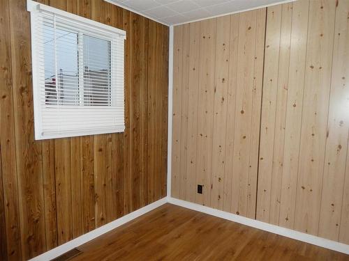 208 Third Ave Se, Geraldton, ON - Indoor Photo Showing Other Room