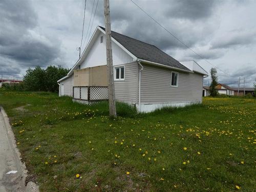 208 Third Ave Se, Geraldton, ON - Outdoor