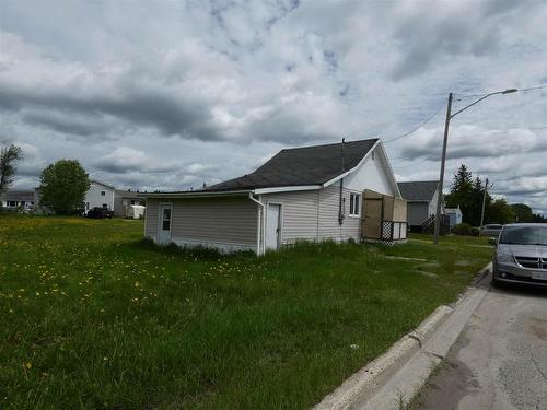 208 Third Ave Se, Geraldton, ON - Outdoor