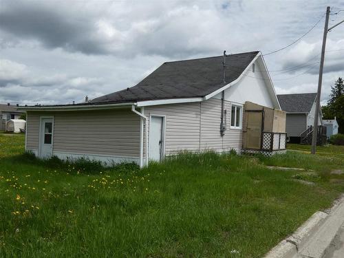 208 Third Ave Se, Geraldton, ON - Outdoor