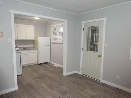 208 Third Ave Se, Geraldton, ON - Indoor Photo Showing Kitchen