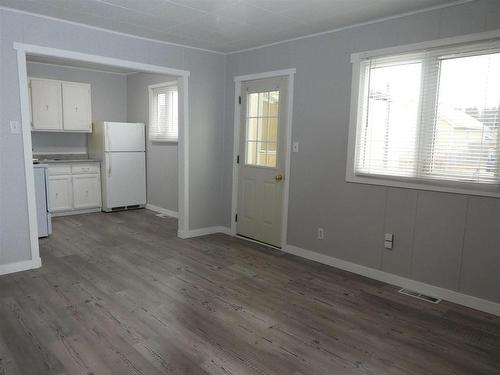 208 Third Ave Se, Geraldton, ON - Indoor Photo Showing Other Room