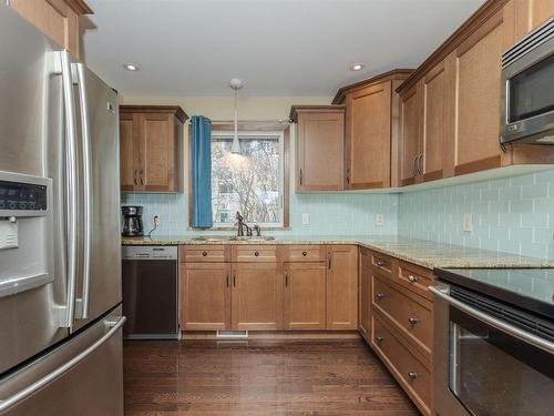 219 Saxon Drive, Thunder Bay, ON - Indoor Photo Showing Kitchen