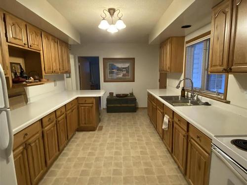 69 One Island Lake Road S, Rural - Thunder Bay, ON - Indoor Photo Showing Kitchen With Double Sink