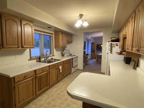 69 One Island Lake Road S, Rural - Thunder Bay, ON - Indoor Photo Showing Kitchen With Double Sink