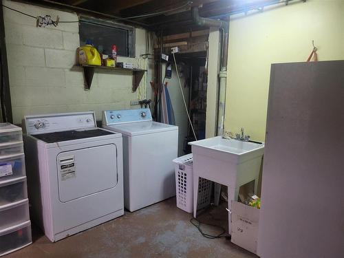 1001 Huron, Thunder Bay, ON - Indoor Photo Showing Laundry Room