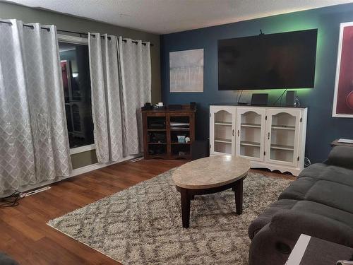 1001 Huron, Thunder Bay, ON - Indoor Photo Showing Living Room