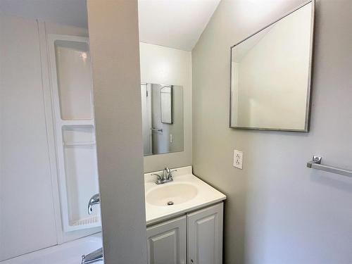 24 Stevens Avenue, Marathon, ON - Indoor Photo Showing Bathroom