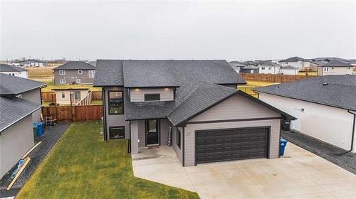 24 Stoney Creek Dr, Blumenort, MB 