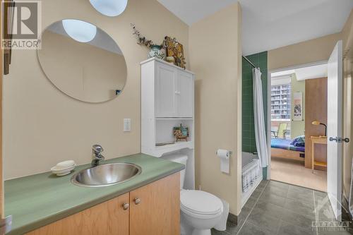 610 - 383 Cumberland Street, Lower Town - Sandy Hill (4001 - Lower Town/Byward Market), ON - Indoor Photo Showing Bathroom