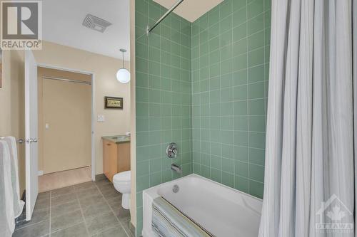 610 - 383 Cumberland Street, Lower Town - Sandy Hill (4001 - Lower Town/Byward Market), ON - Indoor Photo Showing Bathroom