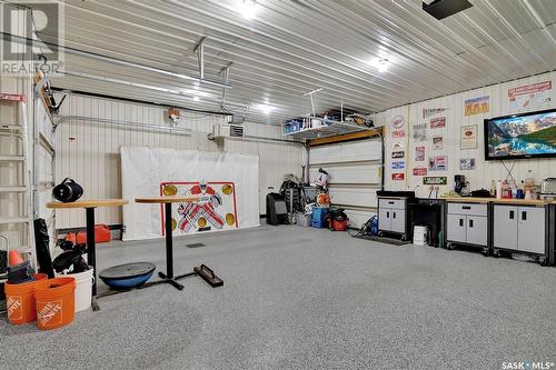 4828 Mccombie Crescent, Regina, SK - Indoor Photo Showing Garage