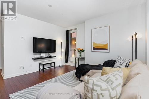 713 - 205 Frederick Street, Toronto, ON - Indoor Photo Showing Living Room