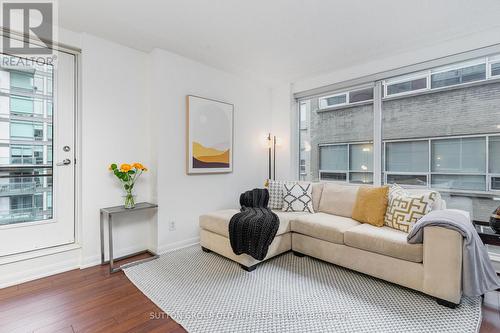 713 - 205 Frederick Street, Toronto, ON - Indoor Photo Showing Living Room