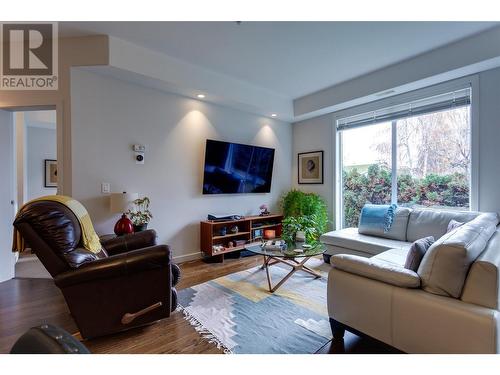 2011 Agassiz Road Unit# 104, Kelowna, BC - Indoor Photo Showing Living Room