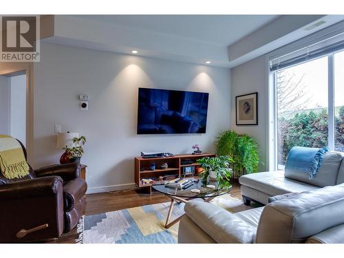 2011 Agassiz Road Unit# 104, Kelowna, BC - Indoor Photo Showing Living Room